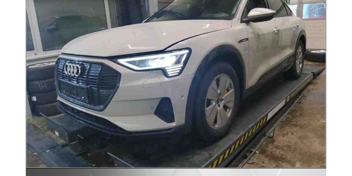 Audi e-tron 61.000 km 34.970 &euro; Helmstedt 38350