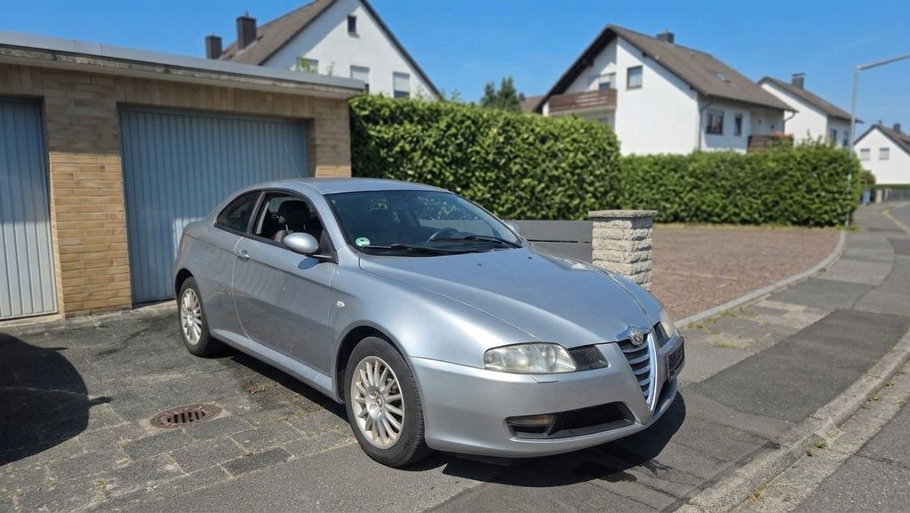 Alfa Romeo GT 142.000 km 900 &euro; Babenhausen 64832