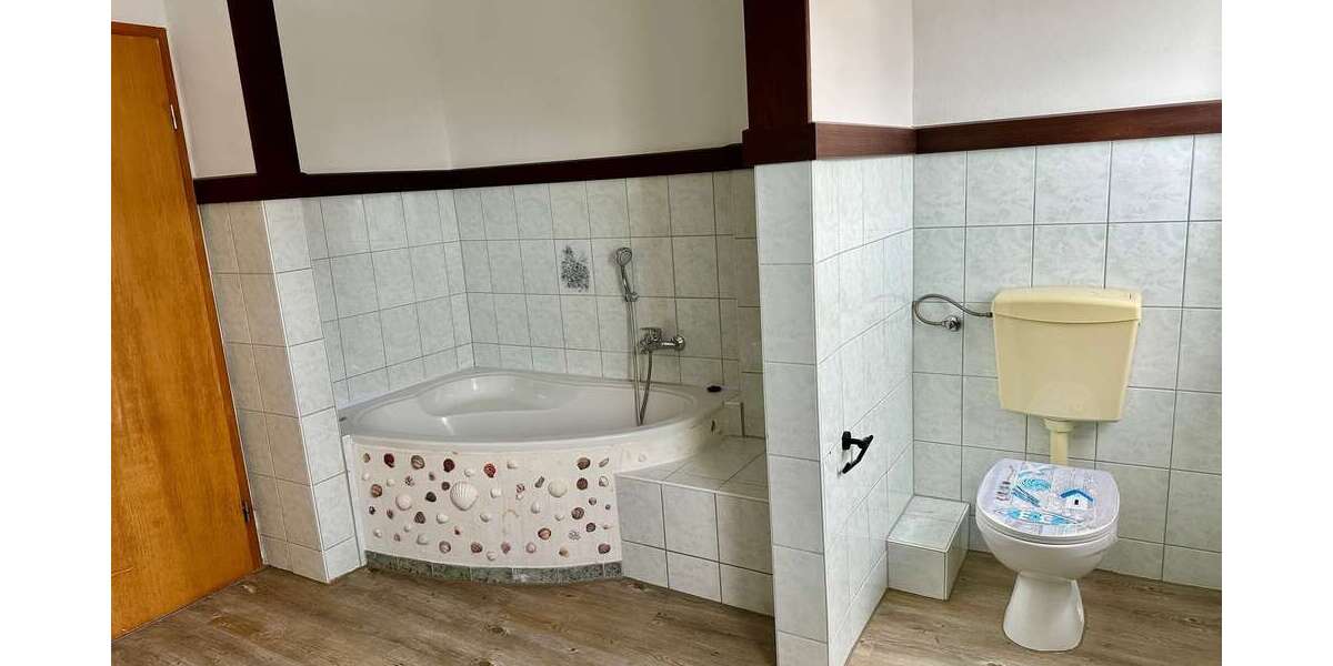 gepflegte 4 Raum - ETW mit Küche, Balkon und Pkw-Stellplatz am Stadtrand - Etagenwohnung Apolda | Angebot:24308532