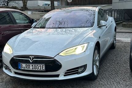 Tesla Model S 240.000 km 17.100 &euro; Berlin 14057
