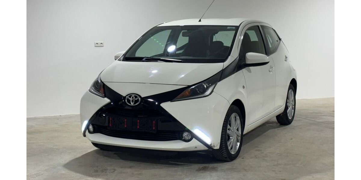 Toyota Aygo (X) 28.900 km 8.490 &euro; Essenbach 84051