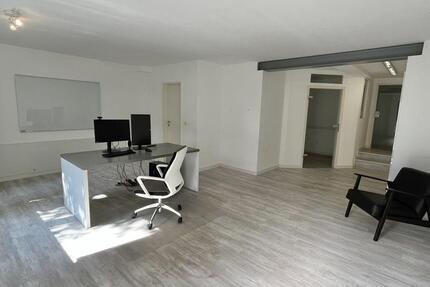 Modernes Studio mit ArbeitsZimmer und Garten