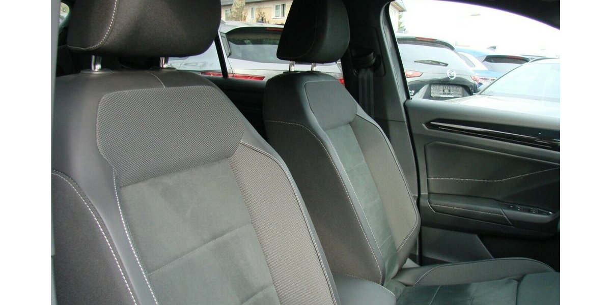 VW T-Roc 1.5TSi R-Line BMT IQ-Light ACC AHK Digital C 11.011 km 29.980 &euro; Falkensee 14612