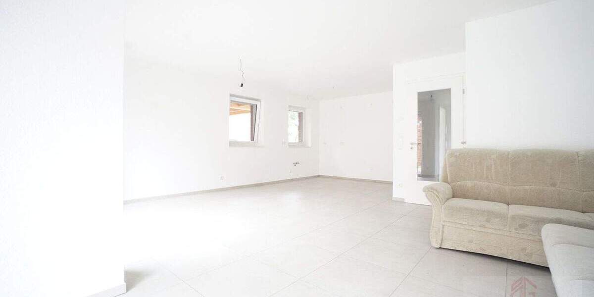 IMMOBILIEN GUMNIOR präsentiert: neuwertige Doppelhaushälfte in Emsbüren mit Garten und Carport 4 zimmer