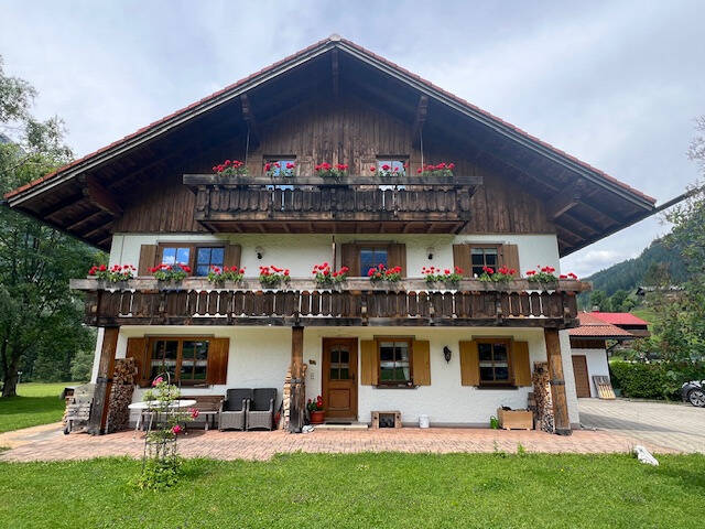 2-Zi.-FeWo mit Balkon, Langzeitfewo für eigenes wohnen, im Hochtal 2 zimmer