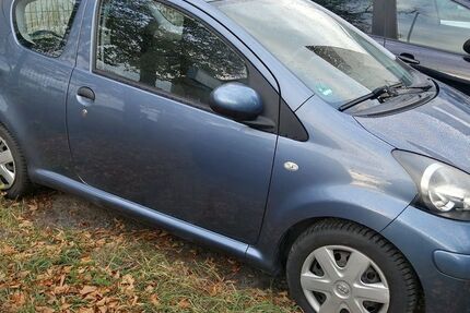 Toyota Aygo (X) 69.000 km 3.200 &euro; Schönefeld OT-Waltersdorf 12529