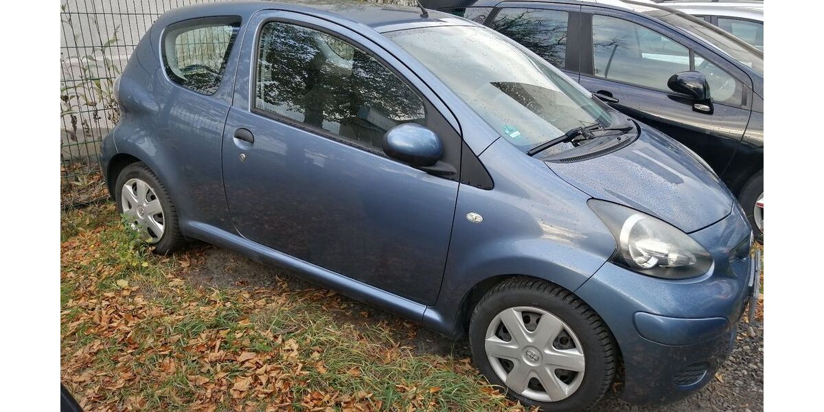 Toyota Aygo (X) 69.000 km 3.200 &euro; Schönefeld OT-Waltersdorf 12529