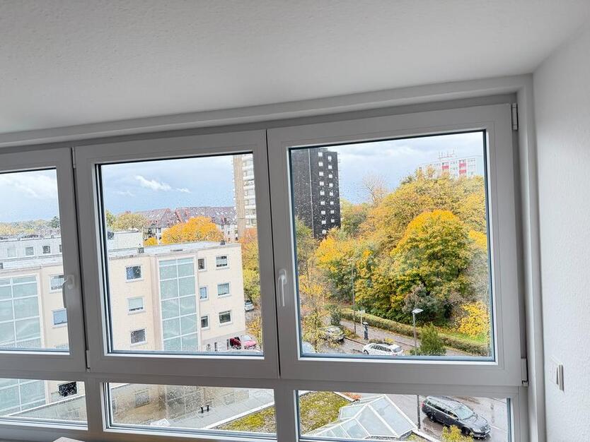 Helle Büroräum im Zentrum von Refrath mit Aufzug & schönem Ausbli zimmer