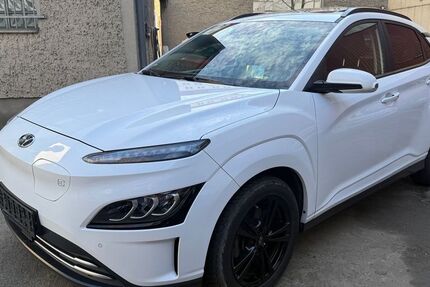 Hyundai KONA 142.000 km 16.700 &euro; Berlin 10247
