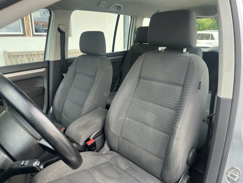 VW Touran Trendline / 7 Sitze / Kamera / Tempomat 249.000 km 3.900 € Mönchengladbach 41066
