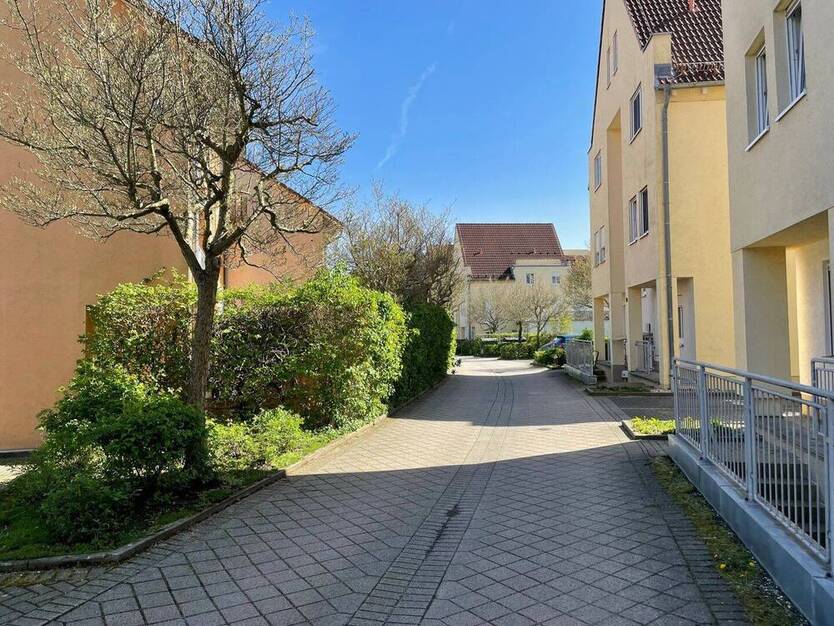 Großzügig geschnittene 3-Raumwohnung mit Dachterrasse und Wannenbad sucht neue Mieter! 3 zimmer