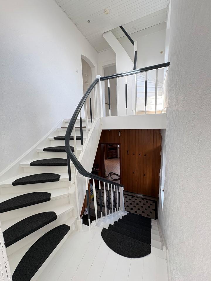 7,5 Zimmer Haus zzgl. Keller, DG, Garage, Stellplatz und Garten