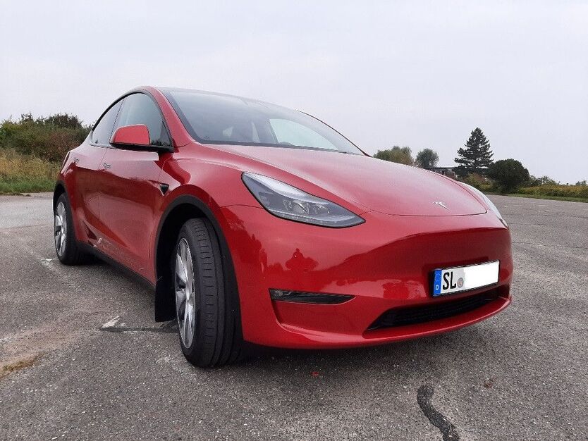Tesla Model Y 7.600 km 43.000 € Kappeln 24376