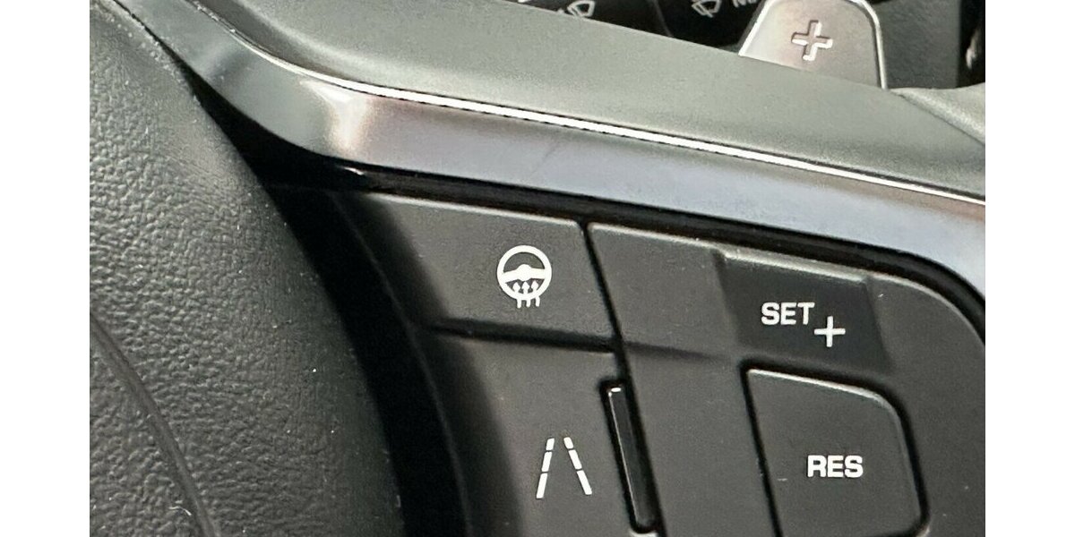 Jaguar F-Pace 3,0 D AWD R-Sport +AHK+Panorama+Navi+Kamera 92.200 km 28.990 &euro; Jaderberg 26349