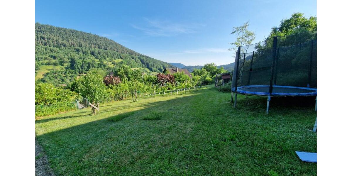 Geräumiges, freistehendes Haus mit zahlreichen Extras wartet auf Ihr Mietpreisangebot. 10 zimmer