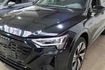 Audi Q8 e-tron 33.114 km 55.990 &euro; Hamburg 22047