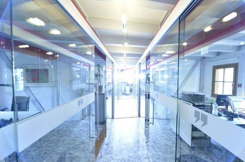 Moderne Arbeitsplätze und Büroraum in historischem Fachwerkgebäude - All-in-Miete