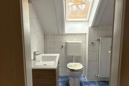 2-Zimmer DG-Wohnung mit Einbauküche wird gerade saniert 2 zimmer