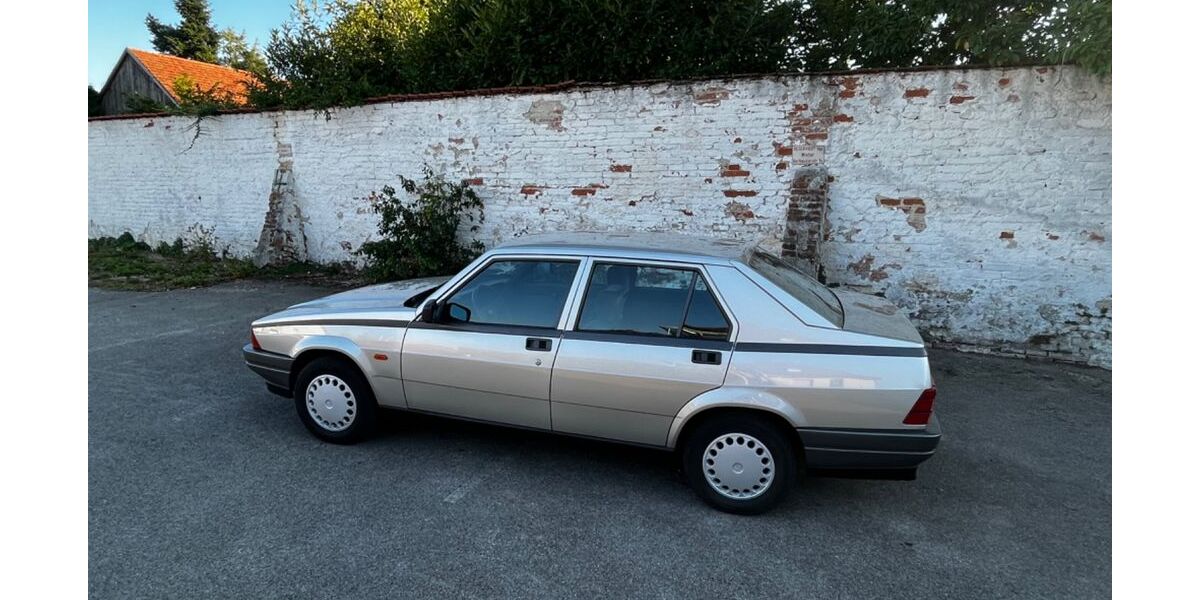 Alfa Romeo 75 92.900 km 15.900 &euro; Aichach 86551