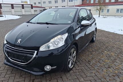 Peugeot 208 120.000 km 4.950 &euro; Warburg 34414