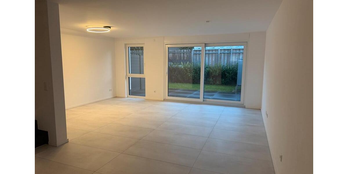 Reihenhaus Troisdorf - 5 Zimmer, 155 m&sup2;, 2.090&euro; | Angebot:25926282