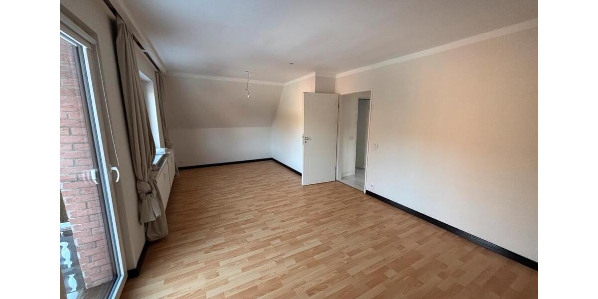 Dachgeschoßwohnung Schwentinental - 3 Zimmer, 79 m&sup2;, 1.300&euro; | Angebot:24467136