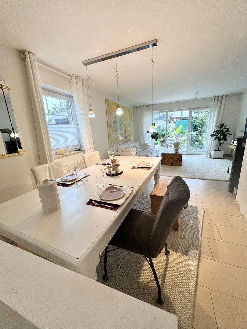 Luxuriös ausgestattetes Reiheneckhaus mit grünem Rückzugsort 4 zimmer