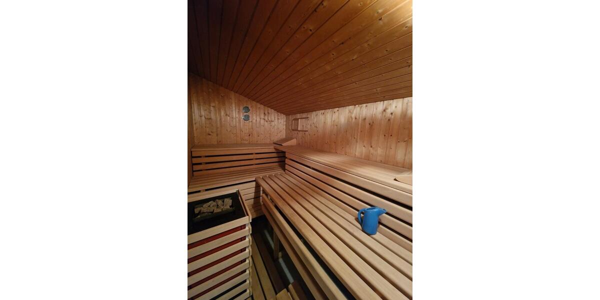 Geräumiges, freistehendes Haus mit zahlreichen Extras wartet auf Ihr Mietpreisangebot. 10 zimmer