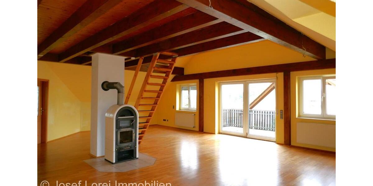 Große Maisonettenwohnung mit Kaminofen, Balkon und toller Aussicht 5 zimmer