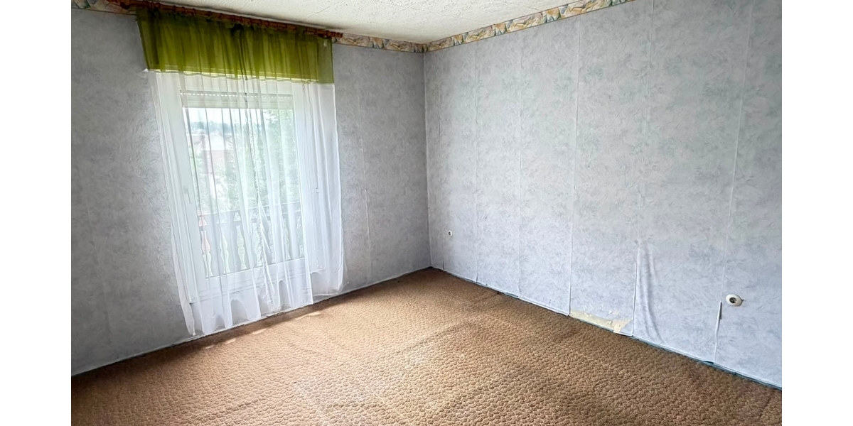 Potenzialstarkes Sanierungsobjekt: Freistehendes Ein- oder Zweifamilienhaus in Waldfischbach - Zweifamilienhaus Waldfischbach-Burgalben Rheinland-Pfalz | Angebot:27103932