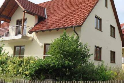 **Erstbezug, keine Abnutzung: Zweifamilienhaus mit Doppelgarage und großer Terrasse in Langquaid** 7 zimmer