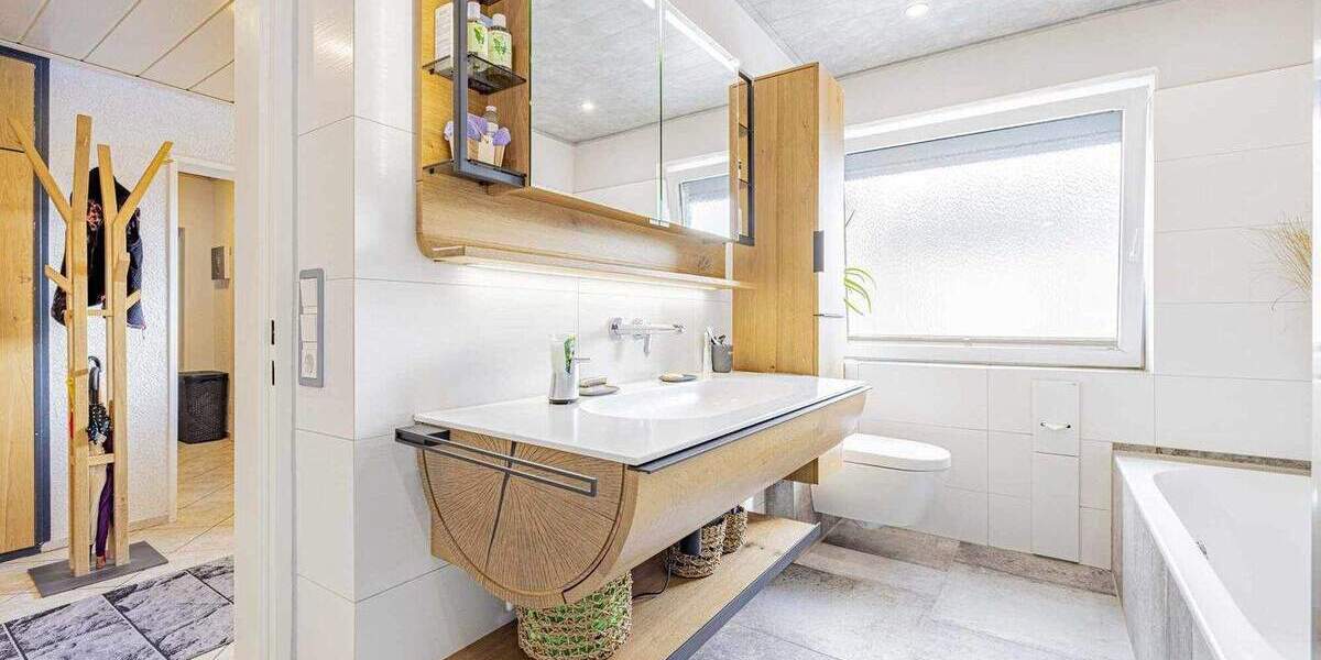 Etagenwohnung Kassel West - 3 Zimmer, 122 m&sup2;, 305.000&euro; | Angebot:25606355