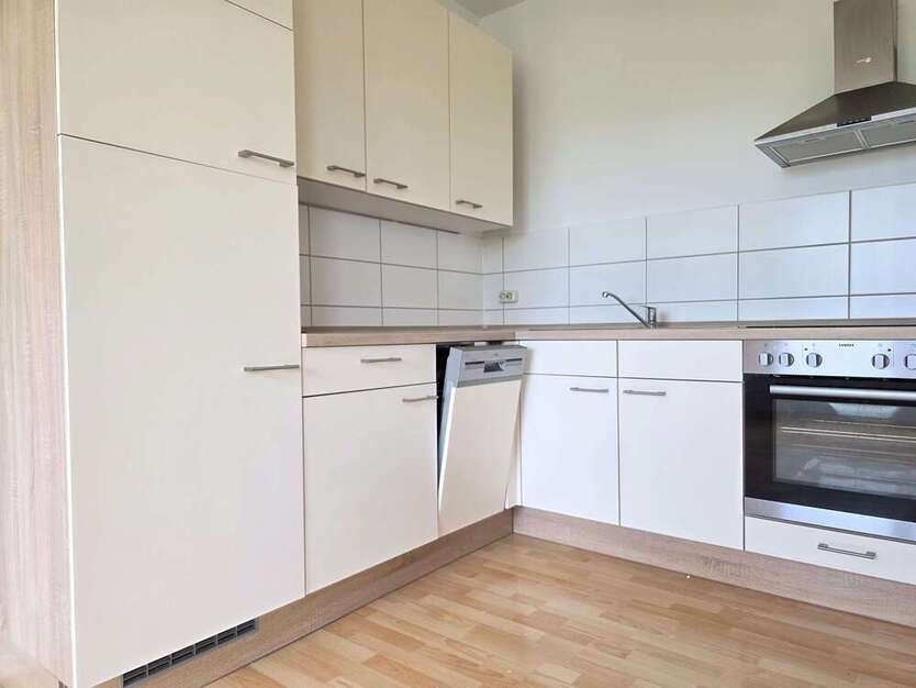 Wohnung zum Mieten in Halle 450 € 65.41 m²