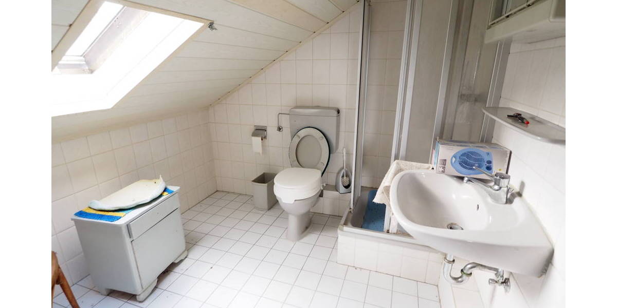 Großzügiges Einfamilienhaus mit Einliegerwohnung - perfekt für Familie oder Wohnen & Arbeiten 7 zimmer