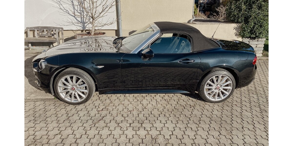 Fiat 124 Spider 19.505 km 22.500 € Buch 89290