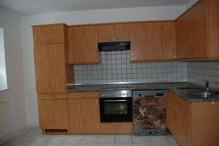 Wir vermieten eine Wohnung. Es handelt sich um eine Drei-Zimmer-W 3 zimmer