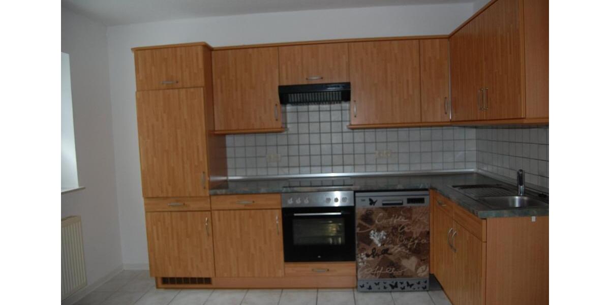 Wir vermieten eine Wohnung. Es handelt sich um eine Drei-Zimmer-W 3 zimmer