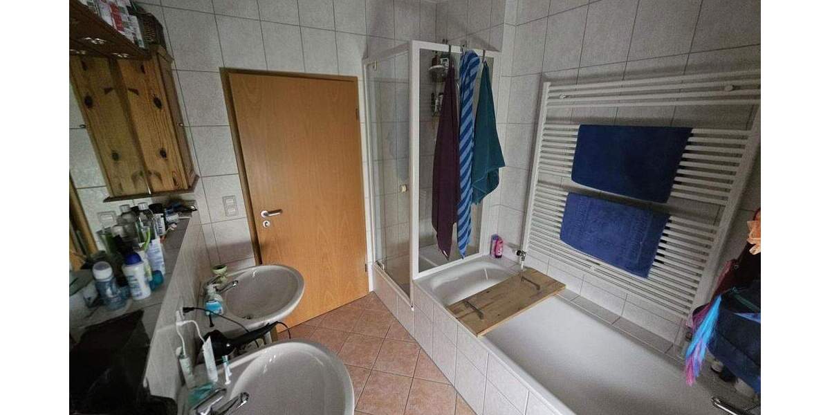 Familien-Immobilie mit Top-Lage von privat - 130m² Wohnen + 42m² Nutzfläche - 271m² Grund 5 zimmer