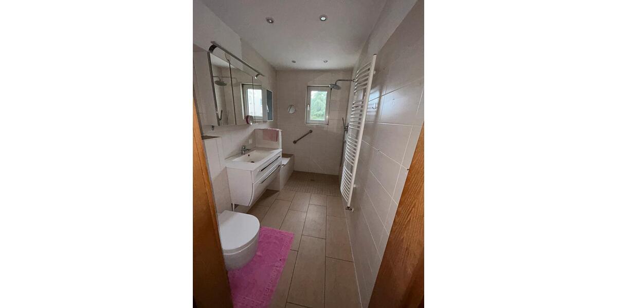 Etagenwohnung Niederkassel - 5 Zimmer, 190 m&sup2;, 2.220&euro; | Angebot:24876817