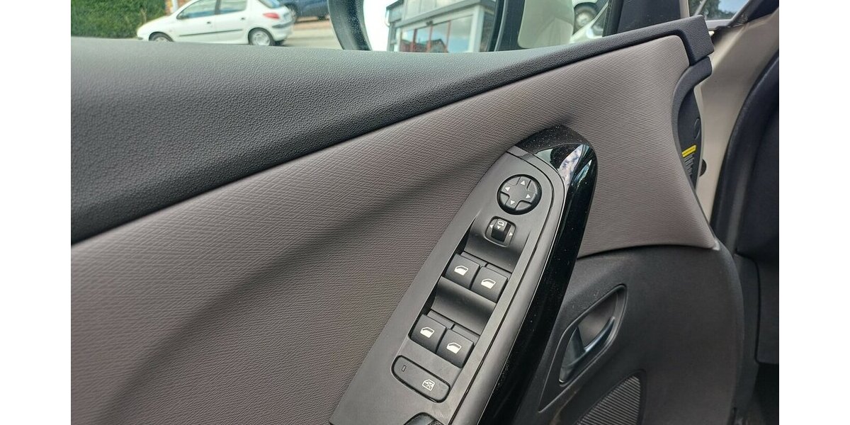 Citroen C4 SpaceTourer 1.2 PureTech Live 54.000 km 16.995 € Meißen 01662