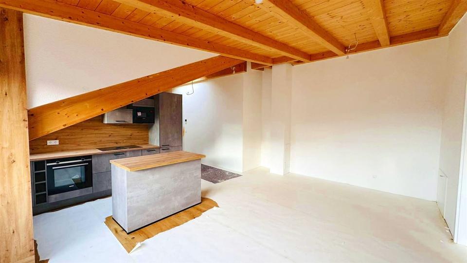 3-Zimmer-Dach-Studio-Wohnung, LIFT, EBK, Keller, Kachelofen-Anschluss, TG-Platz a. W. 3 zimmer