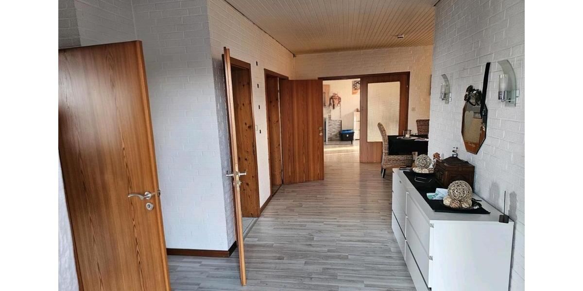 Erdgeschoßwohnung Bad Segeberg - 5 Zimmer, 150 m&sup2;, 1.650&euro; | Angebot:25396986
