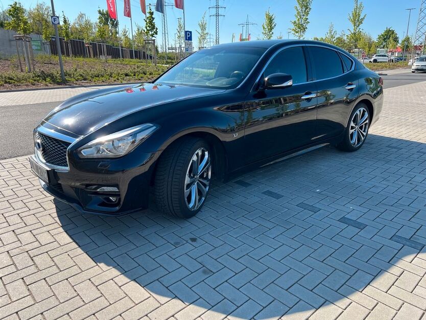 INFINITI Q70 93.000 km 17.200 € Dresden 01219