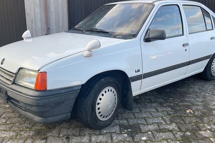 Opel Kadett 78.000 km 3.050 &euro; Oberndorf 78727