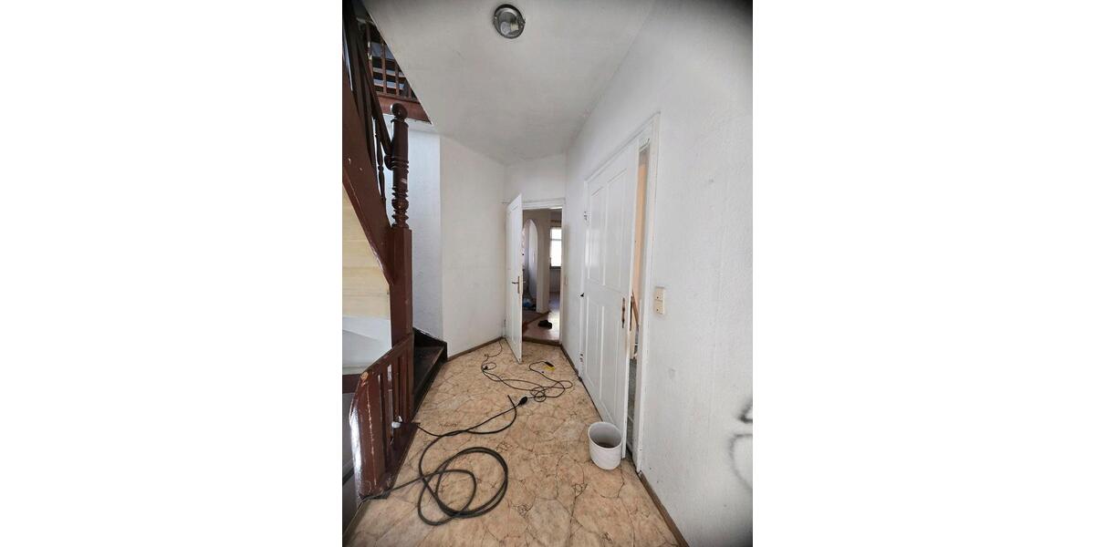 Etagenwohnung Meerane - 8 Zimmer, 180 m&sup2;, 50.000&euro; | Angebot:26757988