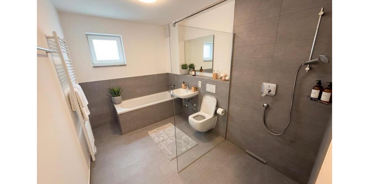 Erdgeschoßwohnung Augsburg - 5 Zimmer, 20 m&sup2;, 600&euro; | Angebot:25638263