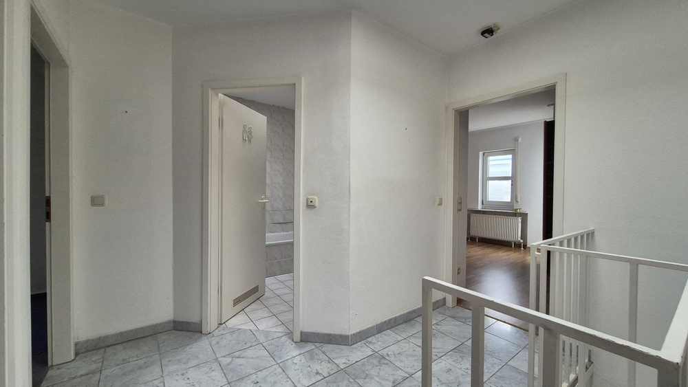 Wieder verfügbar! RMH mit Garage, 2 Balkonen, Garten und Terrasse - Reihenmittelhaus Wiesbaden Klarenthal | Angebot:25972229