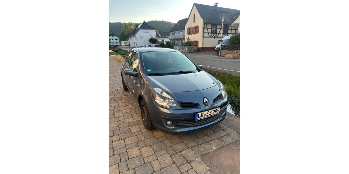 Renault Clio 140.000 km 2.300 &euro; Lahr 77933