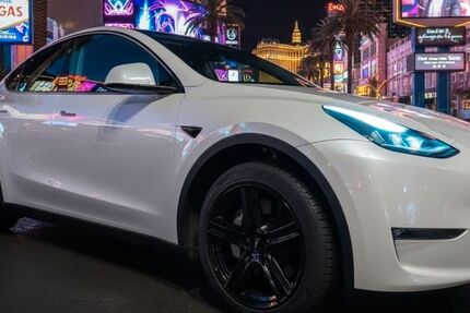 Tesla Model Y 19.999 km 46.900 € Calberlah 38547