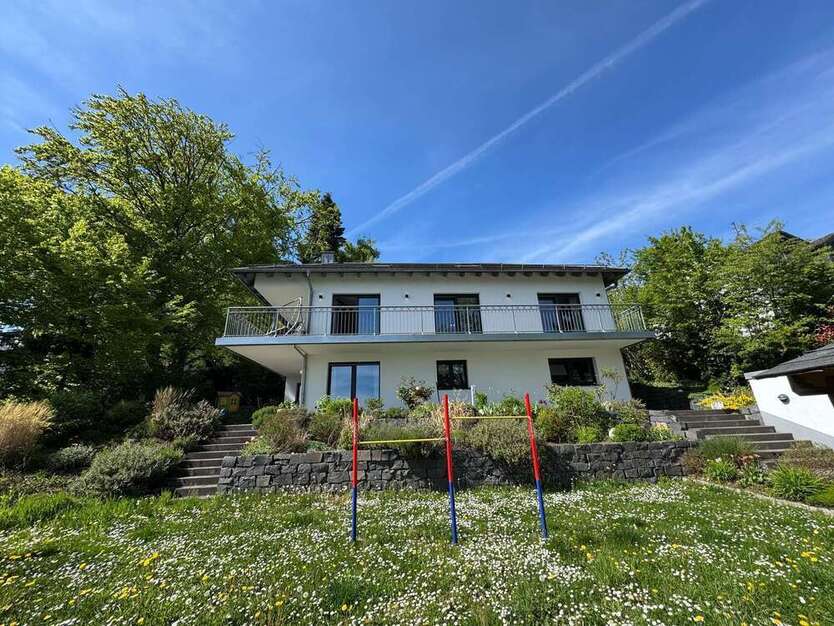 Haus zum Kaufen in Kelkheim (Taunus) 1.390.000 € 292 m²